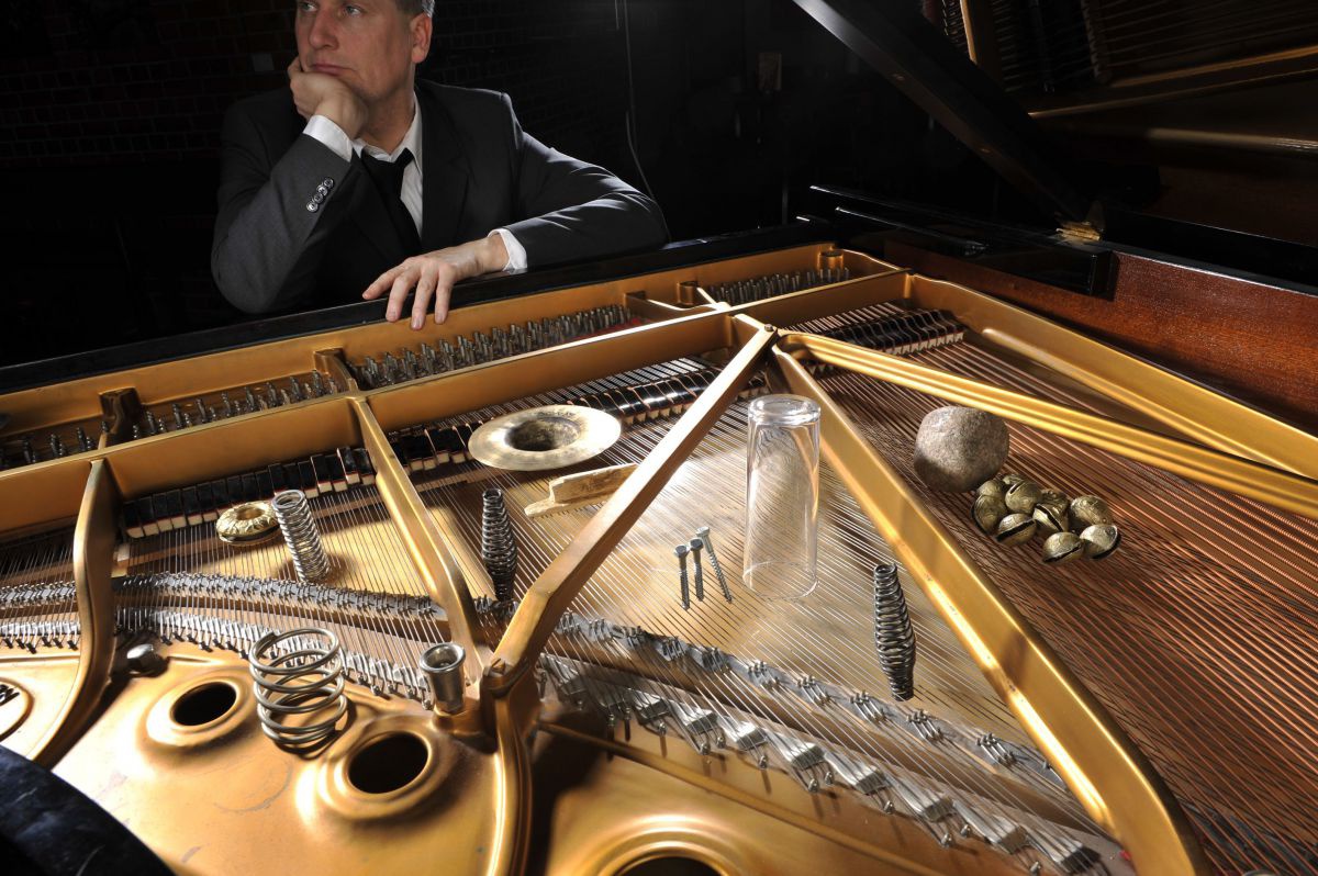 reinhold-friedl-inside-piano-1-foto-claus-uhlendorf